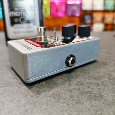 Electro-Harmonix Memory Toy Analog Echo / Chorus 2009 - Present - Black / White / Red image 2