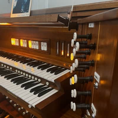 Rodgers Organ w/ 32 Note Pedalboard, External Speakers, & Bench! image 3