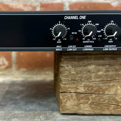 dbx 223XL Stereo 2-Way / Mono 3-Way Crossover 2000s - Gray image 4