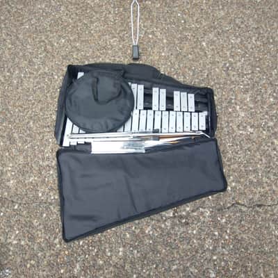 Unknown Student 32 bell chime set w/ stand, case, practice pad - excellent! image 11