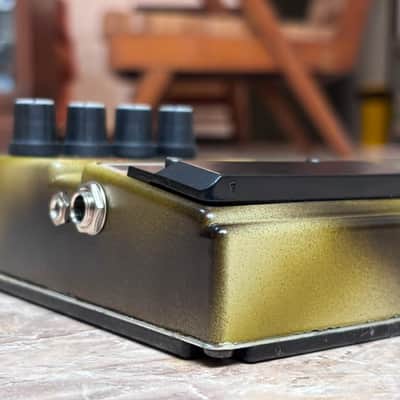 DOD Punkifier FX76 [NOS - New Old Stock, Complete with Box, Manual, Stickers etc] 1995 - 1997 Yellow & Black Matte Airbrush Finish image 16