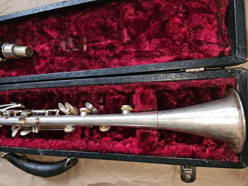 Elkhart Cavalier metal clarinet, USA, Silver-finish with case