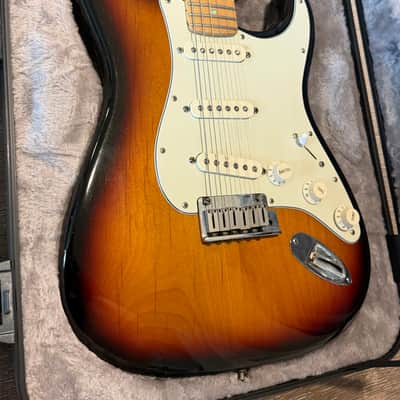 Fender american deluxe stratocaster with ohsc image 1