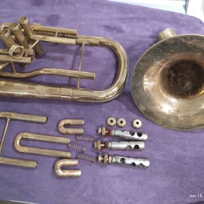 The Martin baritone horn 1940s-1960s - lacquered brass - for parts or repair image 2
