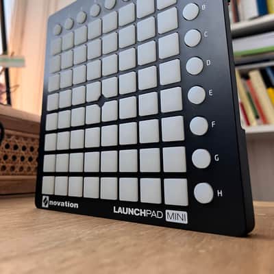 Novation Launchpad Mini MKI Pad Controller