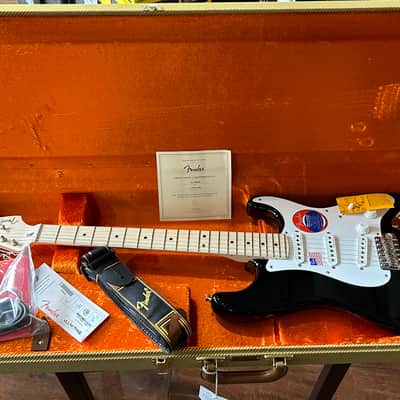Fender Eric Clapton Artist Series Stratocaster with Vintage Noiseless Pickups  Black #US23019408 7 lbs  11.7 oz image 2