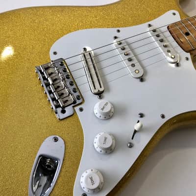 Fender Stratocaster with 3-Bolt Neck, Maple Fretboard 1976 Gold Sparkle image 9
