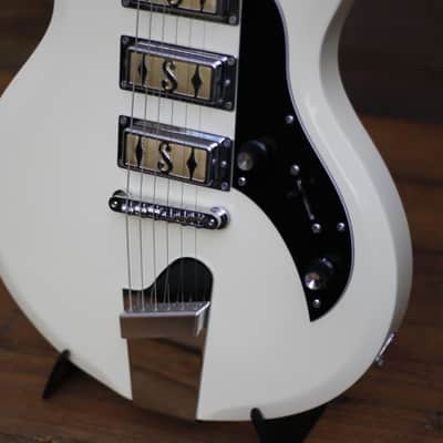 Supro Hampton 2016 - Antique White image 5