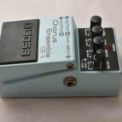 BOSS CE-5 Chorus Ensemble (Blue or Pink Label) 1992 Vintage Guitar Effect Pedal Serial BE30377 Made in Taiwan image 7