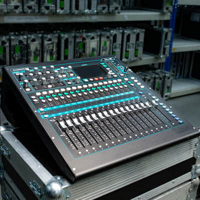 Allen & Heath QU16 Compact Digital Mixer with AR84 Expander, Cable and Flightcase - Used image 2