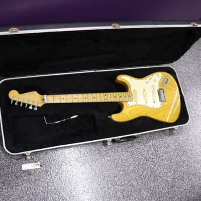 Fender Strat Plus Deluxe with Maple Fretboard 1990 - Natural image 17
