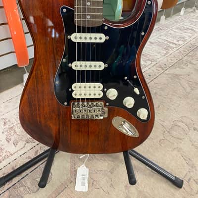 Squier Classic Vibe '70s Stratocaster HSS with Laurel Fretboard - Walnut image 4