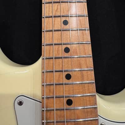 2025 G&L USA Custom Shop Icon Inspired Jimi Hendrix Legacy in Vintage White light Relic, reverse headstock, SSL2 pickups with Custom Shop Deluxe Gig Big! image 9