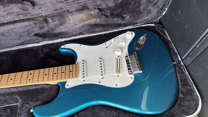 Fender American Standard Stratocaster with Maple Fretboard 1998 - 2000 - Aqua Marine Metallic image 1