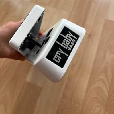 Dunlop 105Q Cry Baby Bass Wah 1999 - Present - White image 7