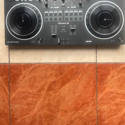 Pioneer DDJ-REV1 2-Channel DJ Controller 2022 - Present - Black image 2