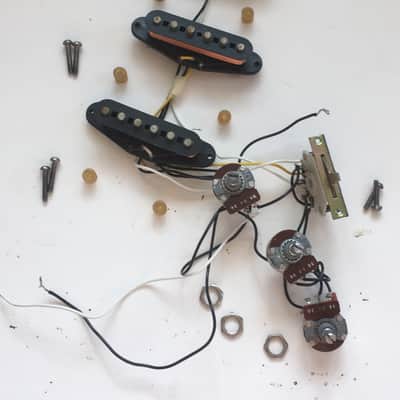 Vintage 1998 CTS Pots Genuine Fender Guitar Aged Relic Loaded Strat Pickups Set Staggered Poles 137xx49 image 1
