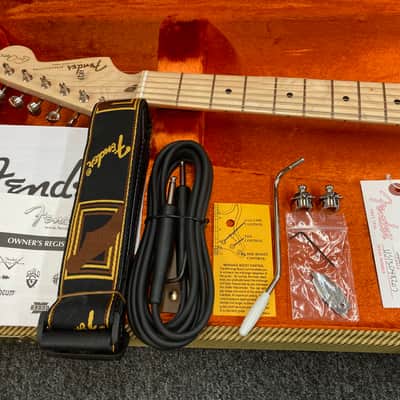 Fender Eric Clapton Artist Series Stratocaster with Vintage Noiseless Pickups 2013 - Torino Red image 22