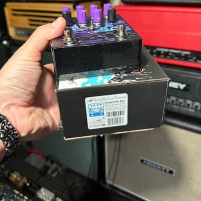 EarthQuaker Devices Avalanche Run Custom Color image 2