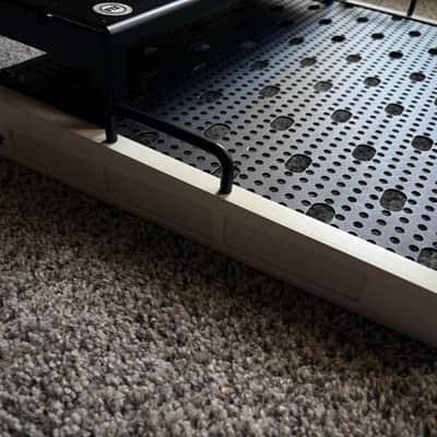 Temple Audio TRIO 21 Pedalboard w/ 4-Way Jack Patch Module + FIX Pedalboards Hinged Riser image 4