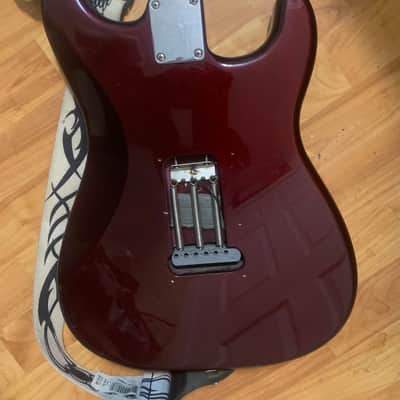 Fender Standard Stratocaster with Rosewood Fretboard 2006 - Red image 3
