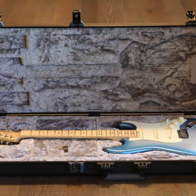 Minty! 2016 Fender American Elite Stratocaster w/ Maple FB Electric Guitar Sky Burst Metallic + OHSC image 21