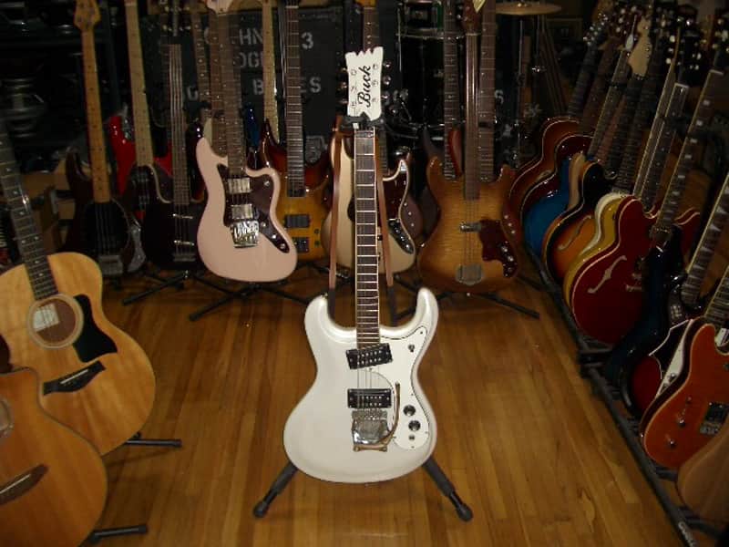 Mosrite Ventures 1967 - Pearl White image 1