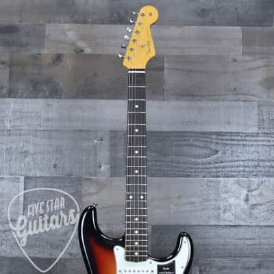 Fender Dealer Exclusive Vintera  Road Worn  '60s Stratocaster  3-Color Sunburst with Hardshell Case image 4