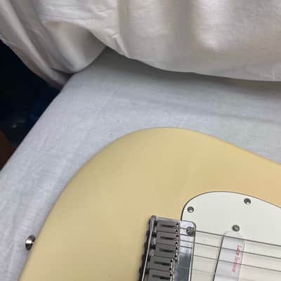 Fender American Standard Stratocaster Guitar with Lace Sensor pickups + Case 2005 - Buttercream or Honey Blonde or Yellow White / Maple neck image 3