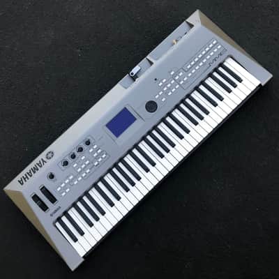 Yamaha MM6 "MINI Motif" Production Synthesizer