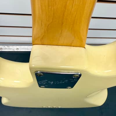 Fender Jazz Bass Made In USA 1995 Cream White with Case - Pre Owned image 13