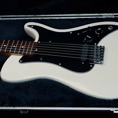 Fender Bullet Deluxe with Maple Fretboard 1981 - 1982 - Arctic White image 7