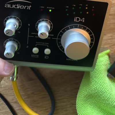 Audient iD4 Desktop USB Audio Interface 2010s - Black image 3