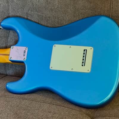 Fender American Professional Classic Stratocaster w/Deluxe Fender Gig Bag, COA, & Case Candy - 2025 Model in Faded Lake Placid Blue image 5