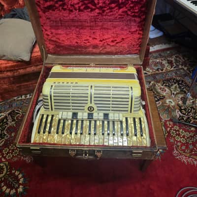 Hohner Morino IV M Piano Accordion w Straps and Case Needs TLC image 15