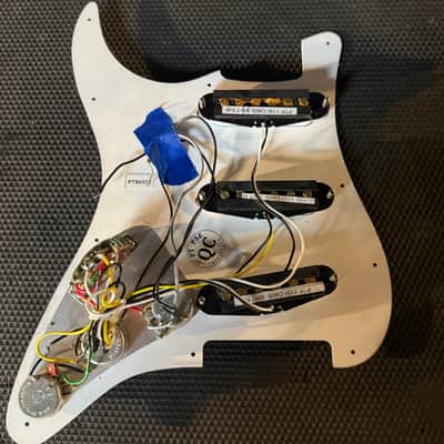 Fender Standard Stratocaster Loaded Pickguard SSS image 2