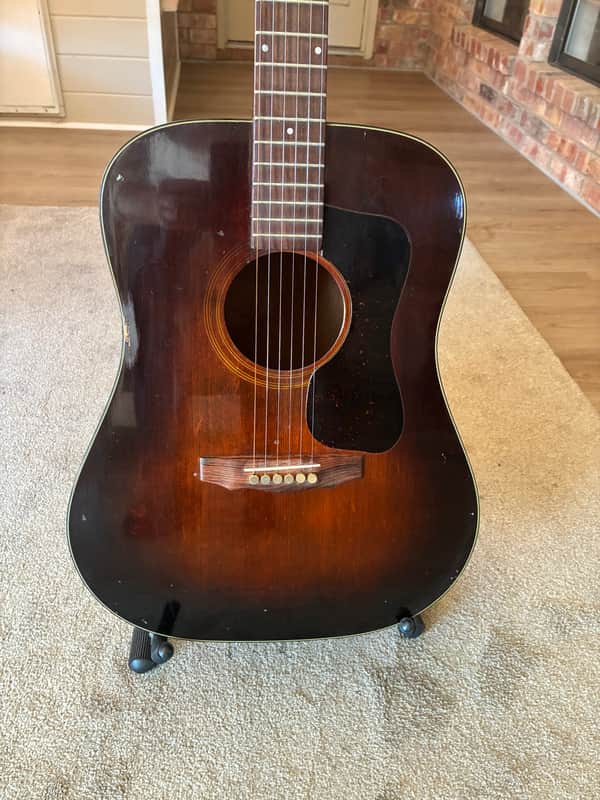 Guild D25 1979-81 - Dark Burst