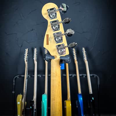 Squier Classic Vibe ’60s Jazz Bass - Tahitian Coral image 7