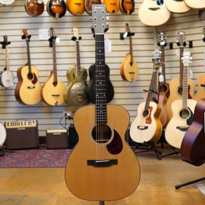 Eastman E1OM Sitka Spruce/Sapele Acoustic Guitar w/Padded Gig Bag image 4