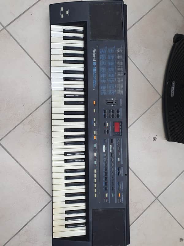 ROLAND E15 image 1