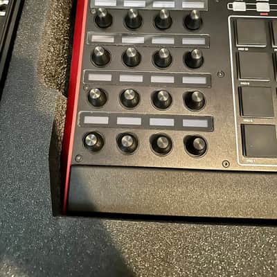 Akai MPC X Standalone Sampler / Sequencer 2017 - Present Black image 4