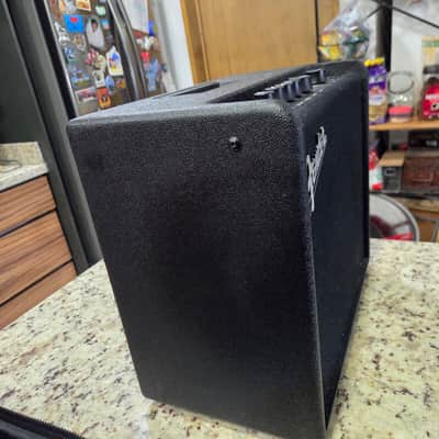 Fender Mustang LT25 25-Watt 1x8" Digital Modeling Guitar Combo 2019 - Present - Black image 2
