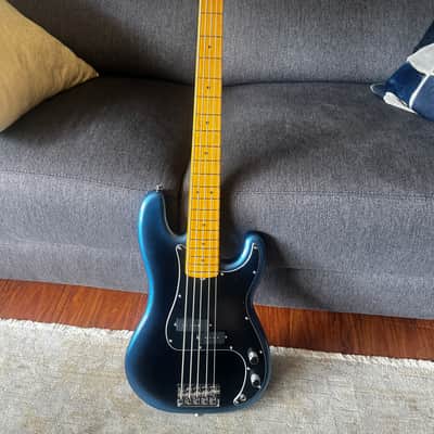 Fender American Professional II Precision Bass V with Maple Fretboard 2020 - Present - Dark Night image 2