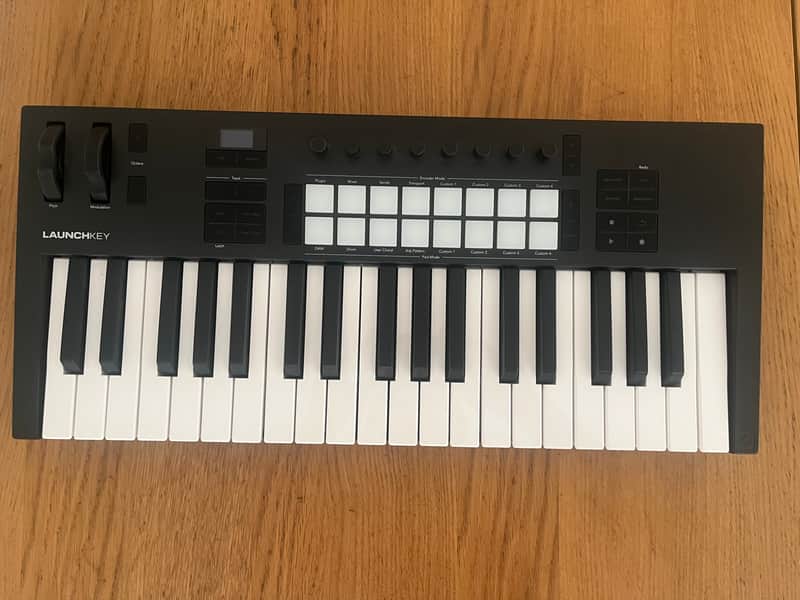 Novation Launchkey 37 MKIV MIDI Keyboard Controller 2024 - Present - Black image 1
