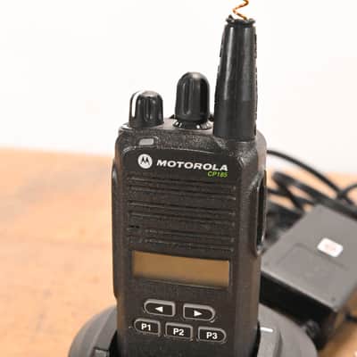 Motorola CP185 Portable Two-Way Radio with PMLN5228A Charger CG01WGF image 2