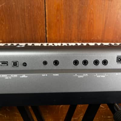 Yamaha PSR-S670 61-key Arranger Workstation w/ bag image 10