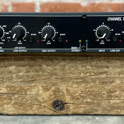 dbx 223XL Stereo 2-Way / Mono 3-Way Crossover 2000s - Gray image 3