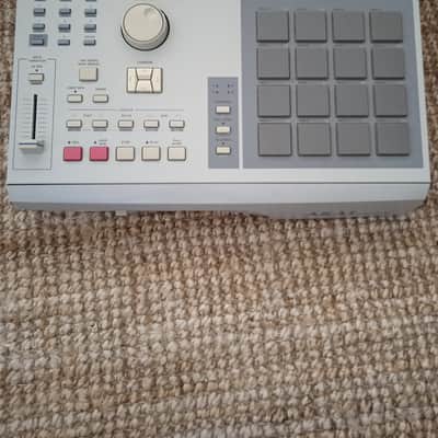 Akai MPC2000 MIDI Production Center 1997 - 2001 - Grey