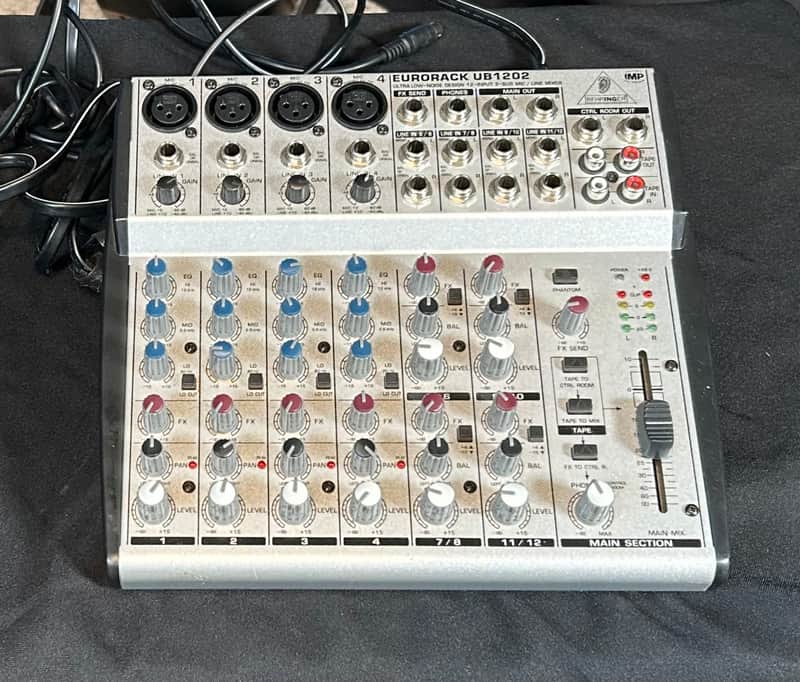 Behringer UB1202FX