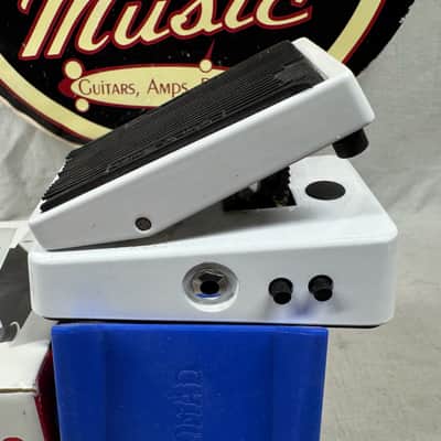 Dunlop CBM105Q Cry Baby crybaby Bass Mini Wah Pedal with Box image 4